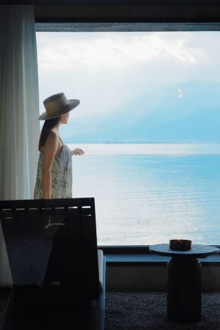 Живя у окна в Gugu Meimei, я крепко «присвоил» озеро Эрхай