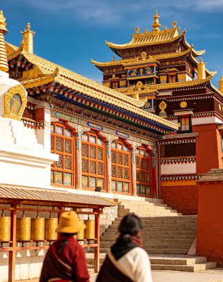 Unlock the beauty of Tibetan landscapes with light hiking and cultural immersion