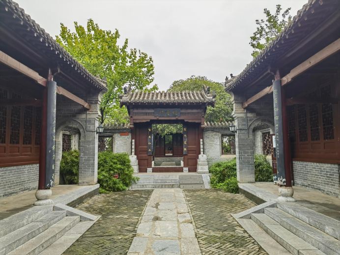 Học viện Huazhou, Đặng Châu | Du hành xuyên ngàn năm, học hỏi từ Fan Zhongyan: "Không vui mừng trước lợi lộc bên ngoài, cũng không buồn phiền trước mất mát cá nhân."