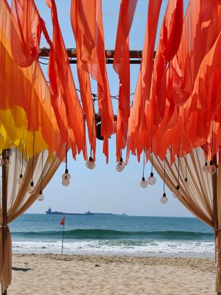 Off-season Hailing Island is absolutely incredible! Enjoy the romance of the mountains and sea all to yourself