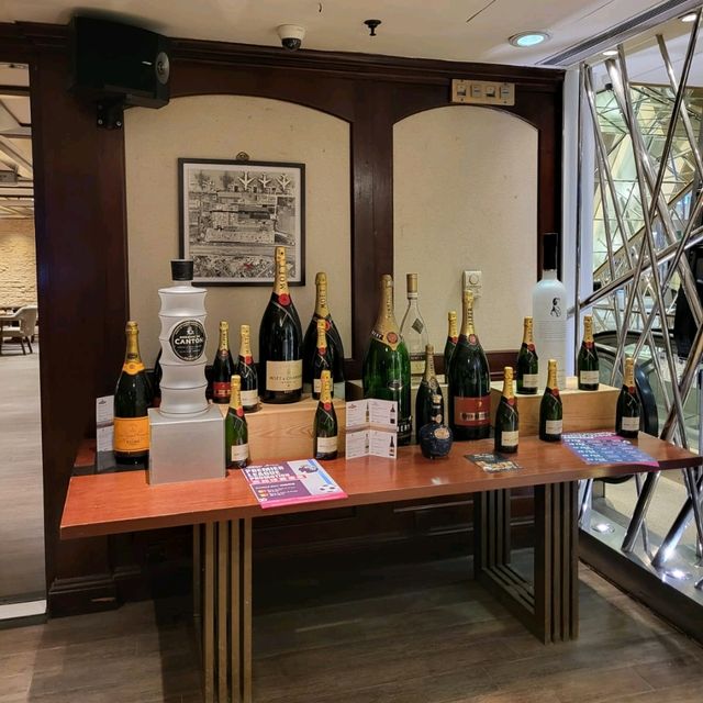 地方大又舒適的酒店酒吧