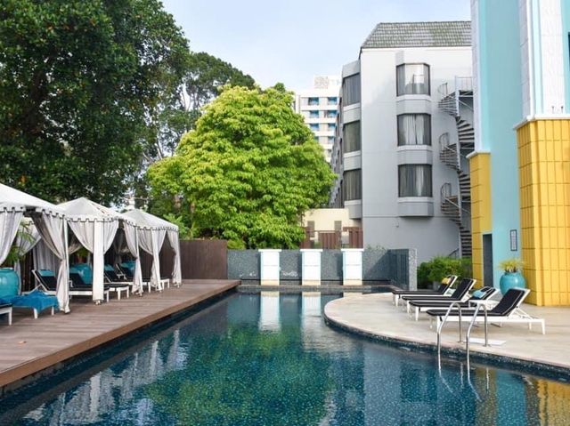 ave Hotel Pattaya  โรงแรมสุดคลาสสิคสไตล์ไมอามี