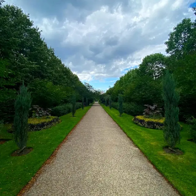 EXCEPTIONALLY GORGEOUS PARK IN THE MIDDLE OF LONDON!