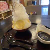 京都！ぎおん徳屋のお番茶のかき氷980円は番茶なのに甘みありでもレモンでさっぱりして美味しいかき氷