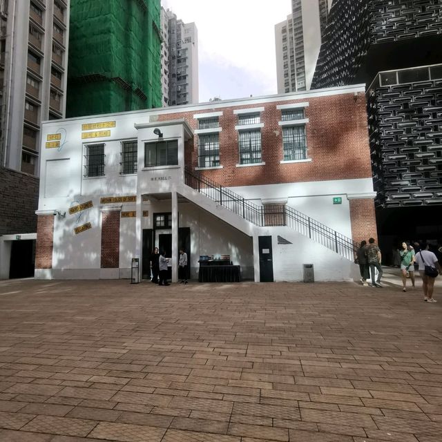 鬧市中集藝術/文化/歷史/美食於一身嘅舊監獄<大館>
