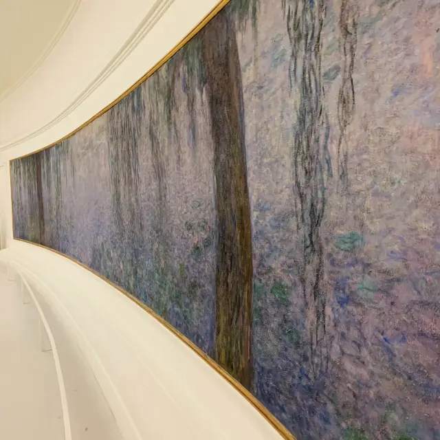 모네의 작품을 볼 수 있는 “오랑주리 미술관”
