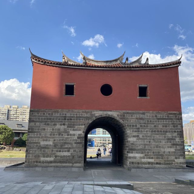 เดินไปชม Taipei North Gate กัน 🚶🏻♂️ เดินไปชม Taipei North Gate กัน 🚶🏻♂️
