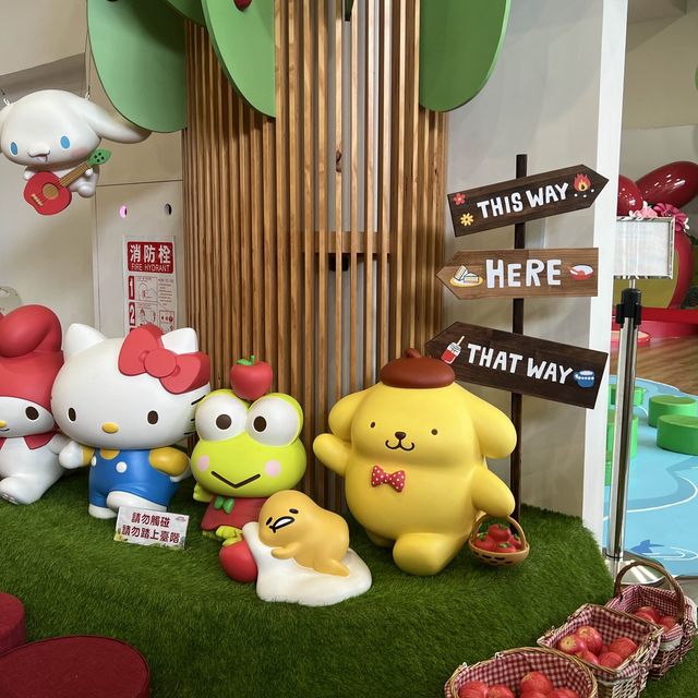 三麗鷗出現在苗栗蘋果村啦😍