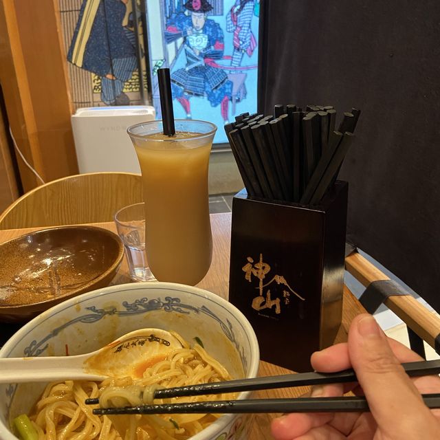 激辛牛舌沾汁麵餐 + 幸味䐁耳+ 蜜桃焙茶...， 我好掛住！  