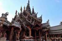 ปราสาทสัจธรรม พัทยา ชลบุรี
