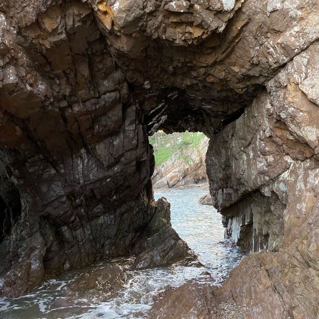 동굴 파도 맞으며 인생샷 찍기 좋은 경주 ‘전촌항 용굴’