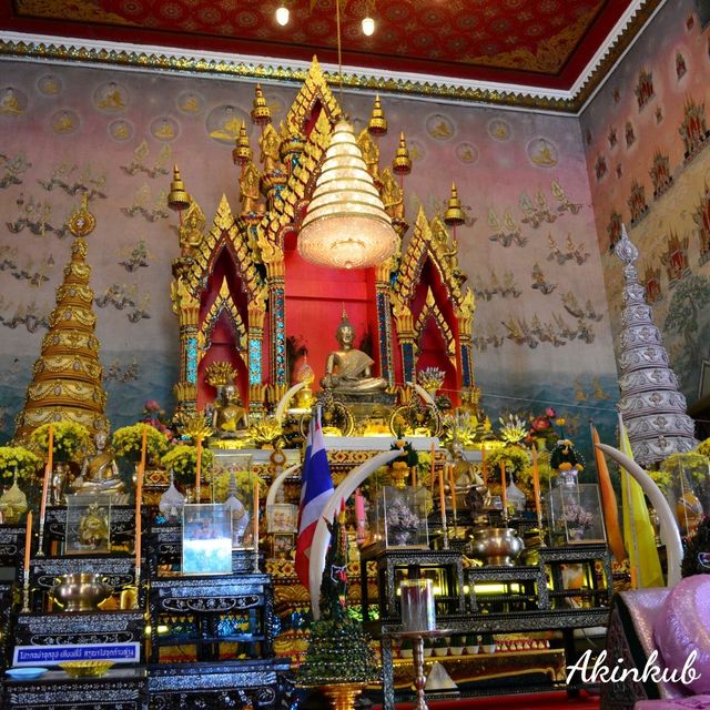 สักการะขอพรหลวงพ่อพระใส