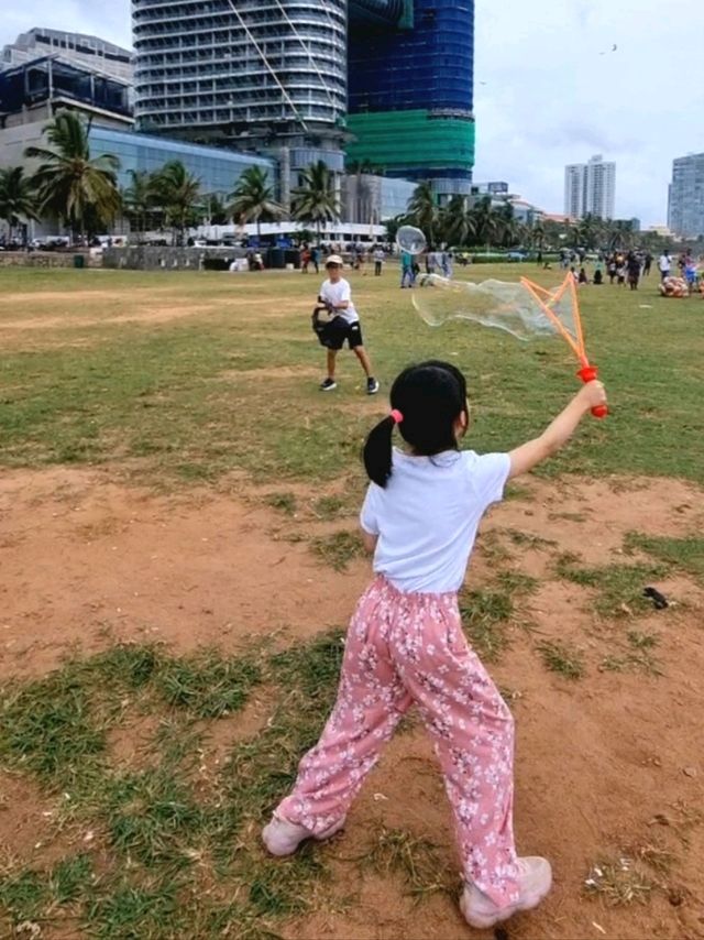 🇱🇰 Kite Flying 🪁 in Galle Face Green, Colombo 