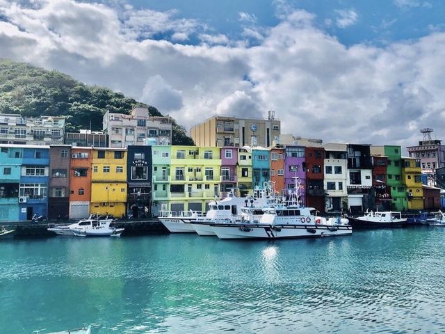 新北｜🌈🏘️美麗無暇📍 Zhengbin Port Color Houses 正濱漁港-彩色街屋