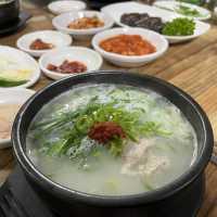 뚝배기에 고기가 한가득 들어갔는데 저렴한 봉순대!