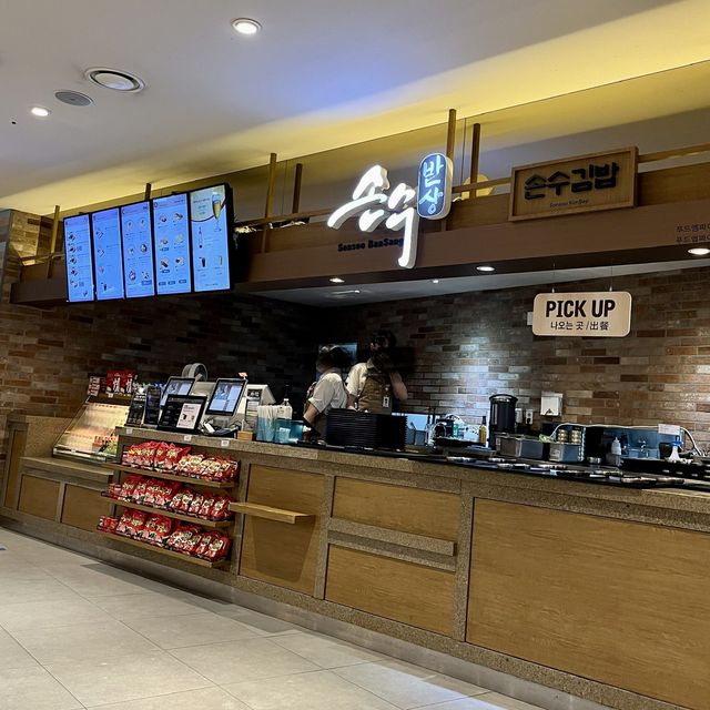 【韓国・仁川国際空港】韓国式蕎麦メルミグクスが味わえる「SonSooKimbap／손수반상」