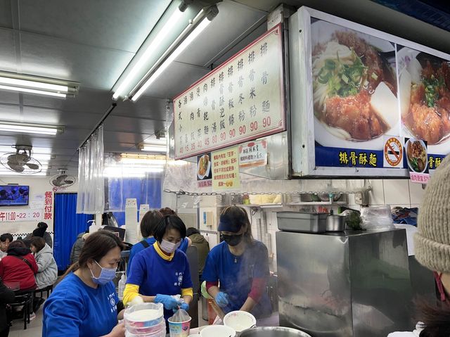 台北西門町小吃推薦｜楊排骨酥，必點滷肉飯及排骨酥湯