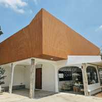 คาเฟ่มินิมอลที่ลำลูกกา  "R HOUSE" 