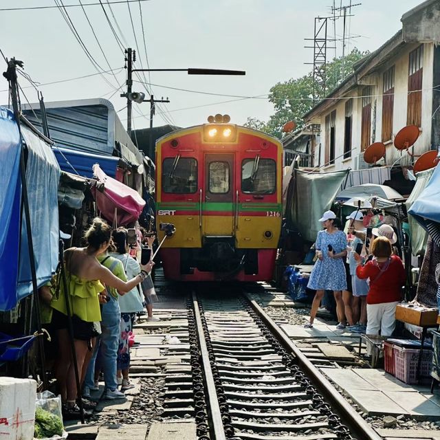  曼谷必到美功鐵道市場🚂🛍️🌭