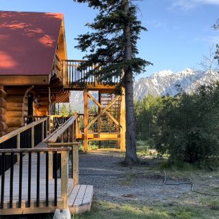 Mount Logan EcoLodge