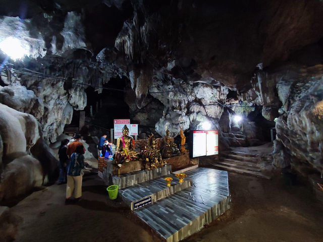 ชมความงดงาม สักการะสิ่งศักดิ์สิทธิ์ในถ้ำเชียงดาว ⛰️