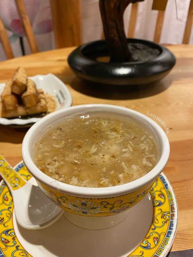 打卡必點荔枝蝦球🌟惹味酸菜魚🐟好味湯底，鮮美口感