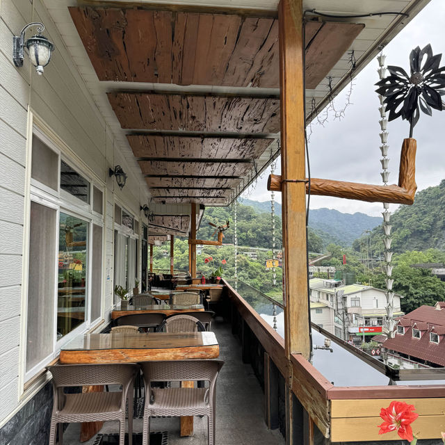 溫泉湯房酒店：檜木湯房，山景咖啡座