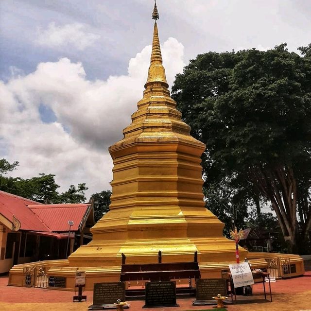 วัดพระธาตุดอยจอมทอง ที่ตั้งเสาสะดือเมือง 108 หลัก