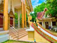 สักการะหลวงพ่อองค์ใหญ่บนเชิงเขา