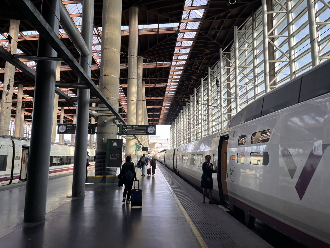スペインの新幹線AVEで行くMadrid →Castellón 🚅 | Trip.com マドリード