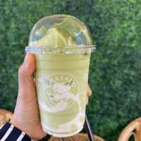 ร้านน้ำผลไม้สดปั่นที่ใส่แบบจุกๆ