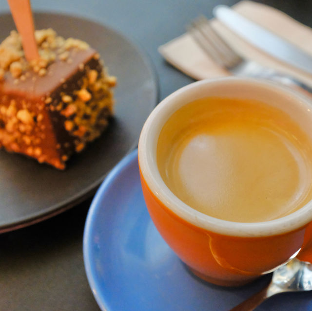 독특한 실내 장식이 인상적인 멜버른 수제 디저트카페 - Zumbo Patisserie South Yarra