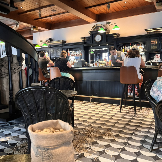 シンガポール老舗バー“Long Bar“でsingapore slingを堪能✨ | Trip.com