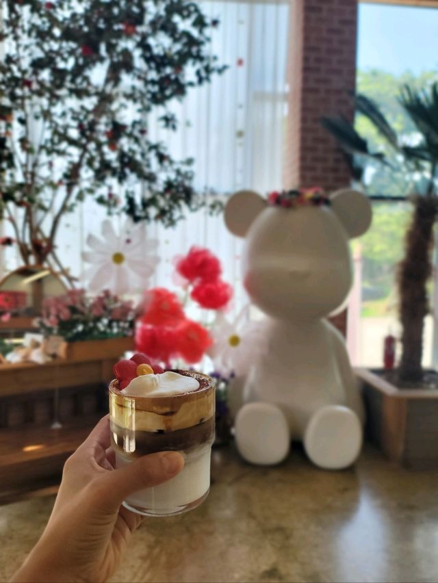 대형곰돌이 포토존이 있는 장성 키즈프랜들리 카페💛