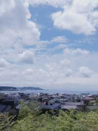 長谷寺的觀景台，一覽由比濱海岸