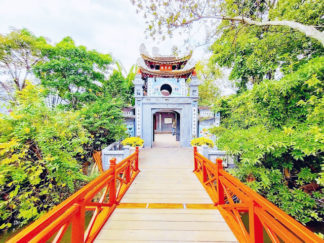 Ngoc Son Temple 
