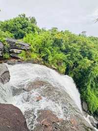 น้ำตกผาหลวง อ.ศรีเมืองใหม่ จ.อุบลราชธานี