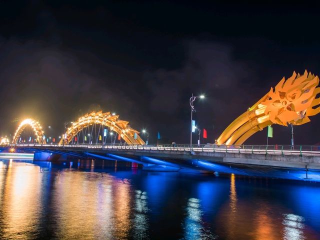 สะพานมังกร (Dragon Bridge)