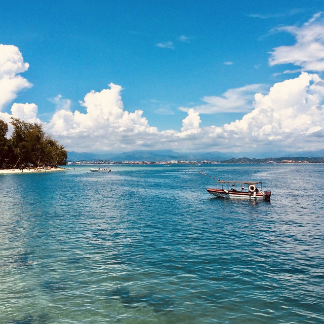 A Thrilling Day of Parasailing at Tunku Abdul Rahman Park