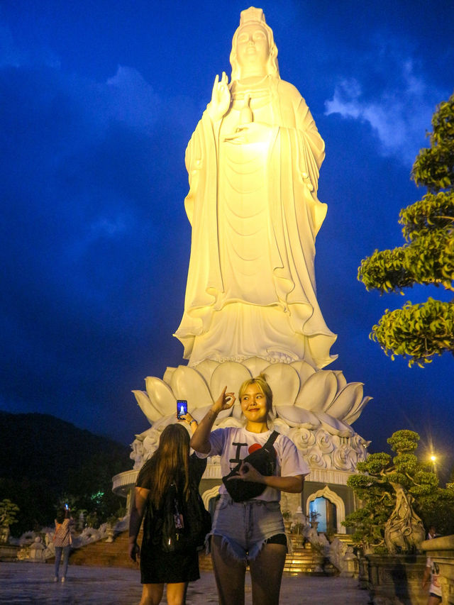 30층 건물 높이의 해수관음상이 있는 곳