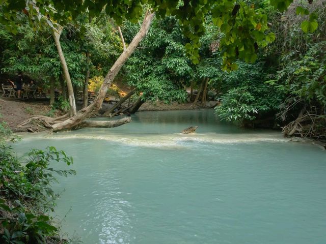 น้ำตกวังก้านเหลือง สระมรกต ลพบุรี  