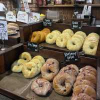 おしゃれなベーグル屋さん🥯好きなクリームで味変！