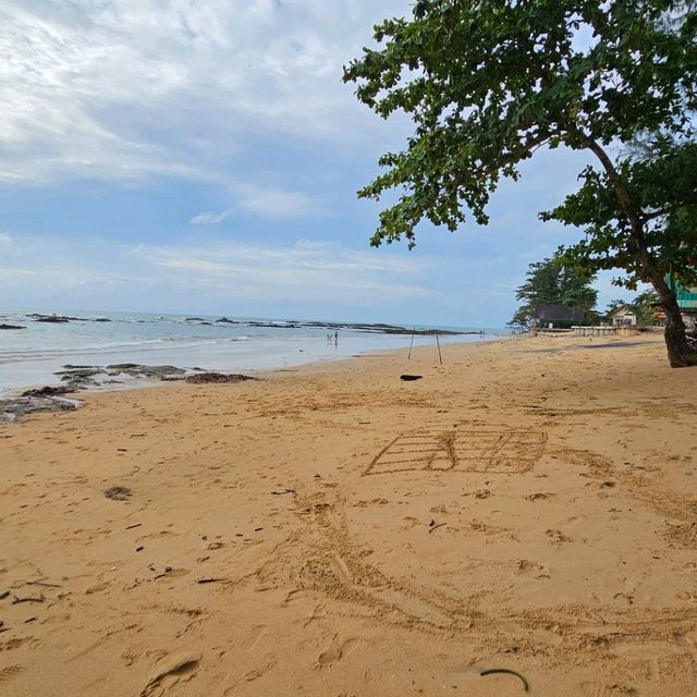 หาดนางทอง  เขาหลัก