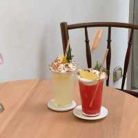 unbirthday cafe