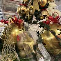 Red, Gold, and Sparkle: Christmas Treasures at SSF Home