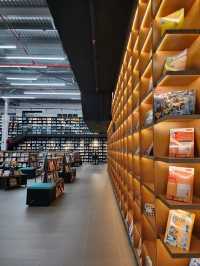 ✨Huge photogenic Book Store 