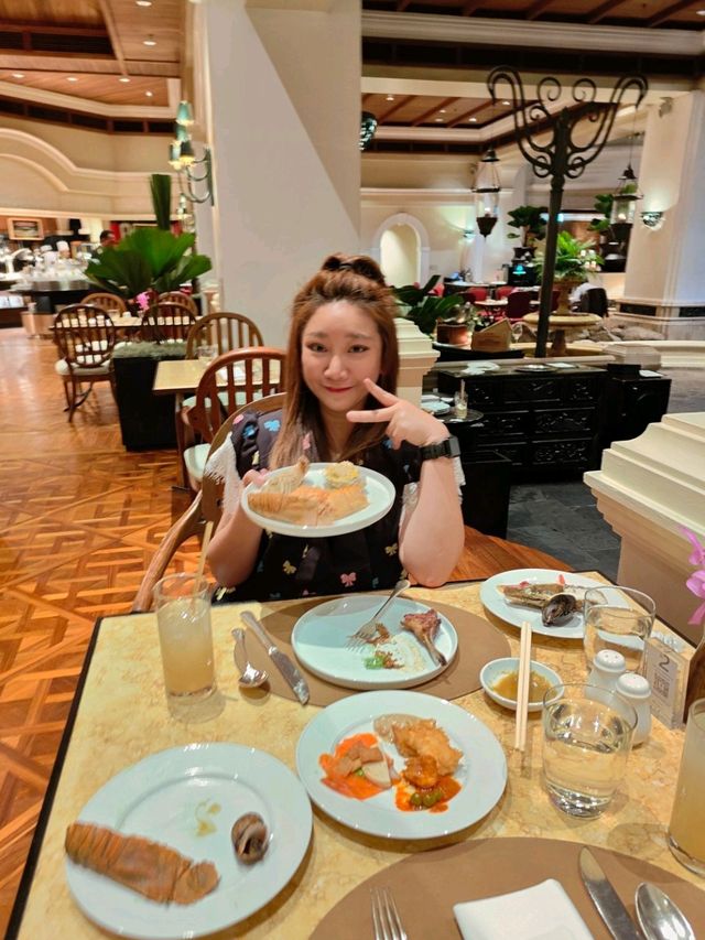 นบุฟเฟ่มื้อค่ำที่ห้องอาหาร The Dining Room