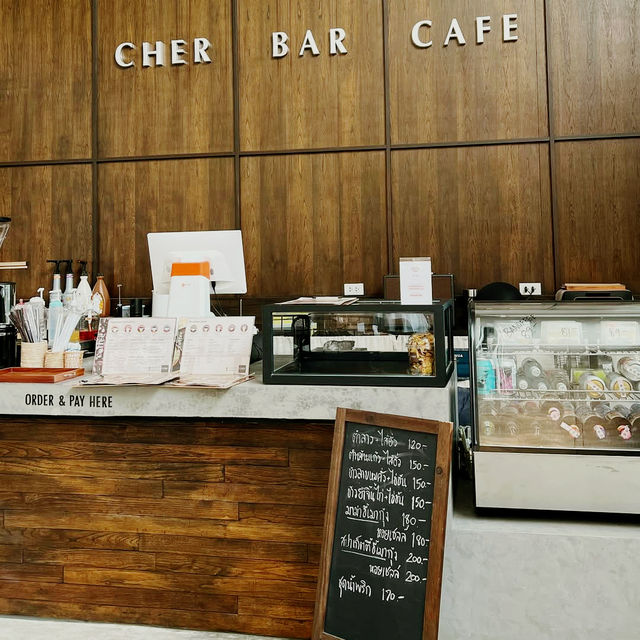  Chic Retreat at Cher Bar Cafe