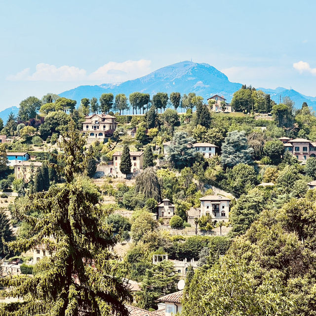 Celebrating La Dolce Vita in Bergamo, Italy 🎉🍷