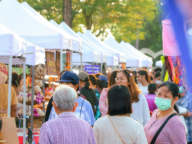 หลาดกำแพงเมืองคอน 